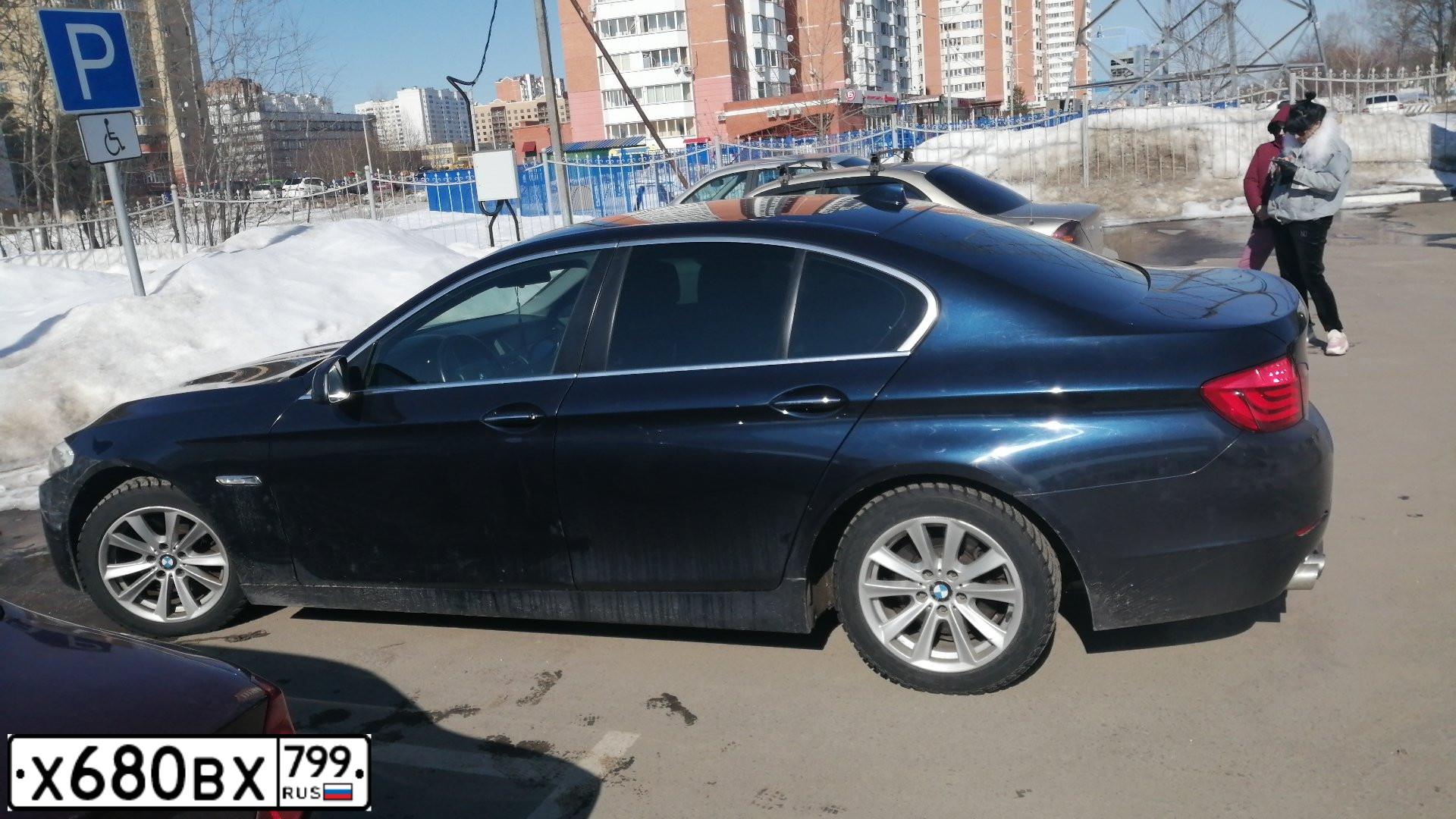 Фото автомобиля BMW SERIE 5, 2011 — госномер Н989НС161. Цвет: синий