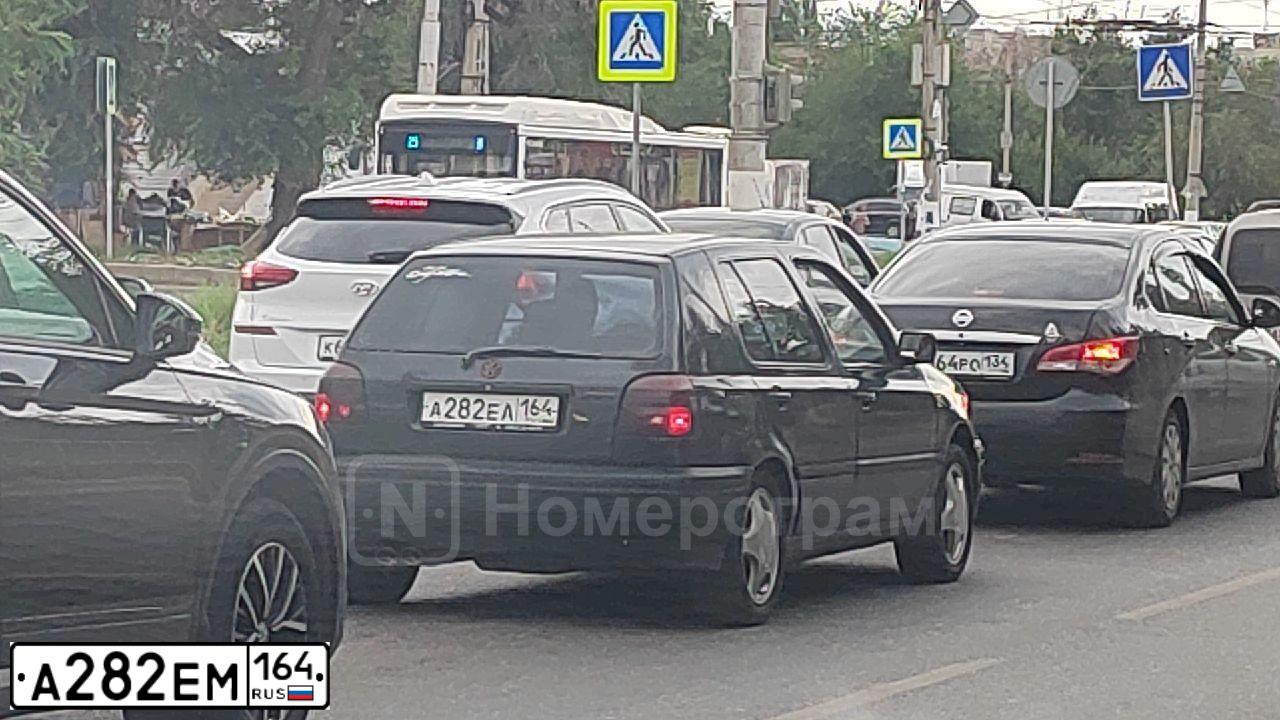 Фото автомобиля HYUNDAI IX35, 2014 — госномер К200ОН164. Цвет: Коричневый