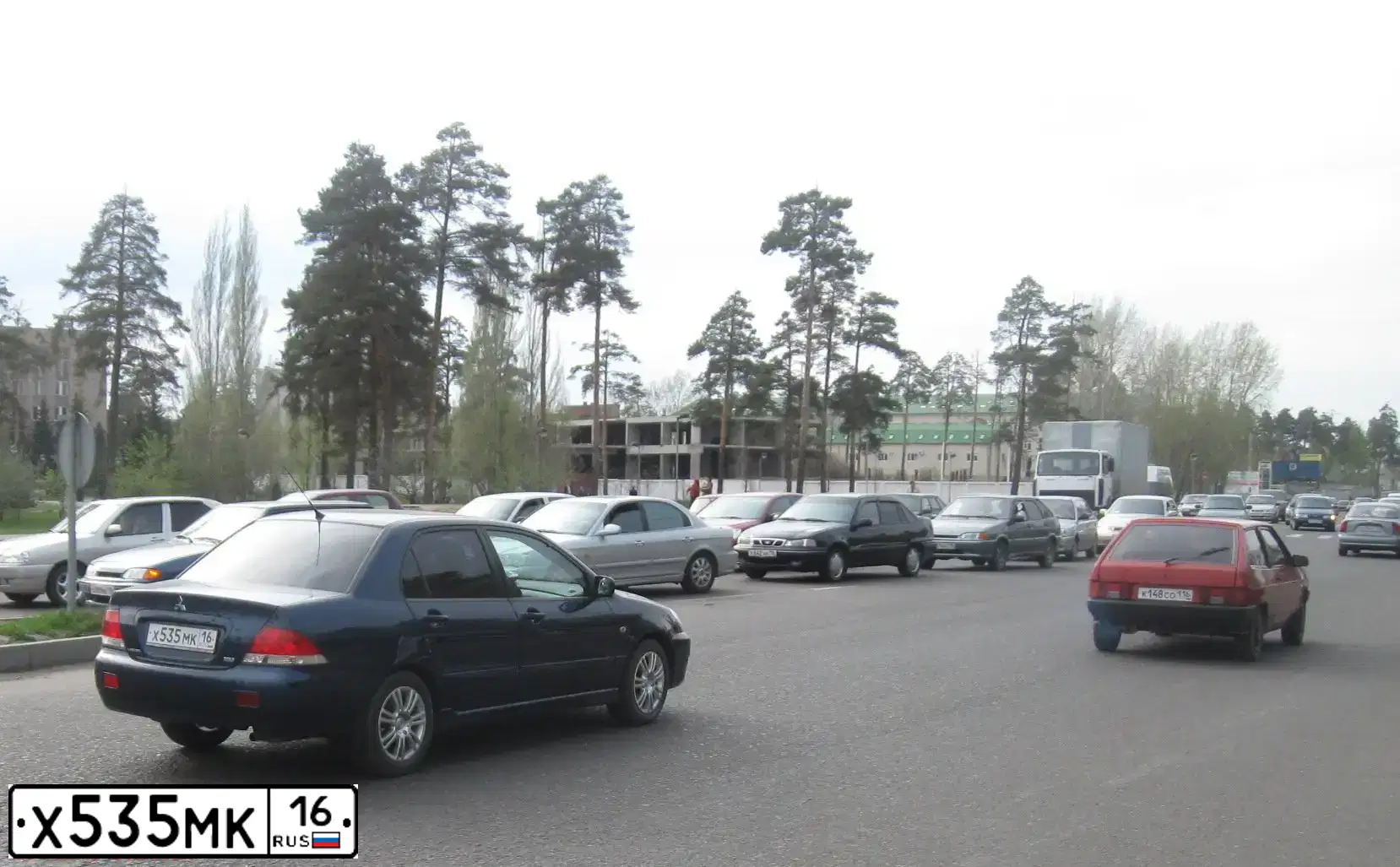 Фото автомобиля MITSUBISHI LANCER, 2006 — госномер Х535МК16. Цвет: СИНИЙ