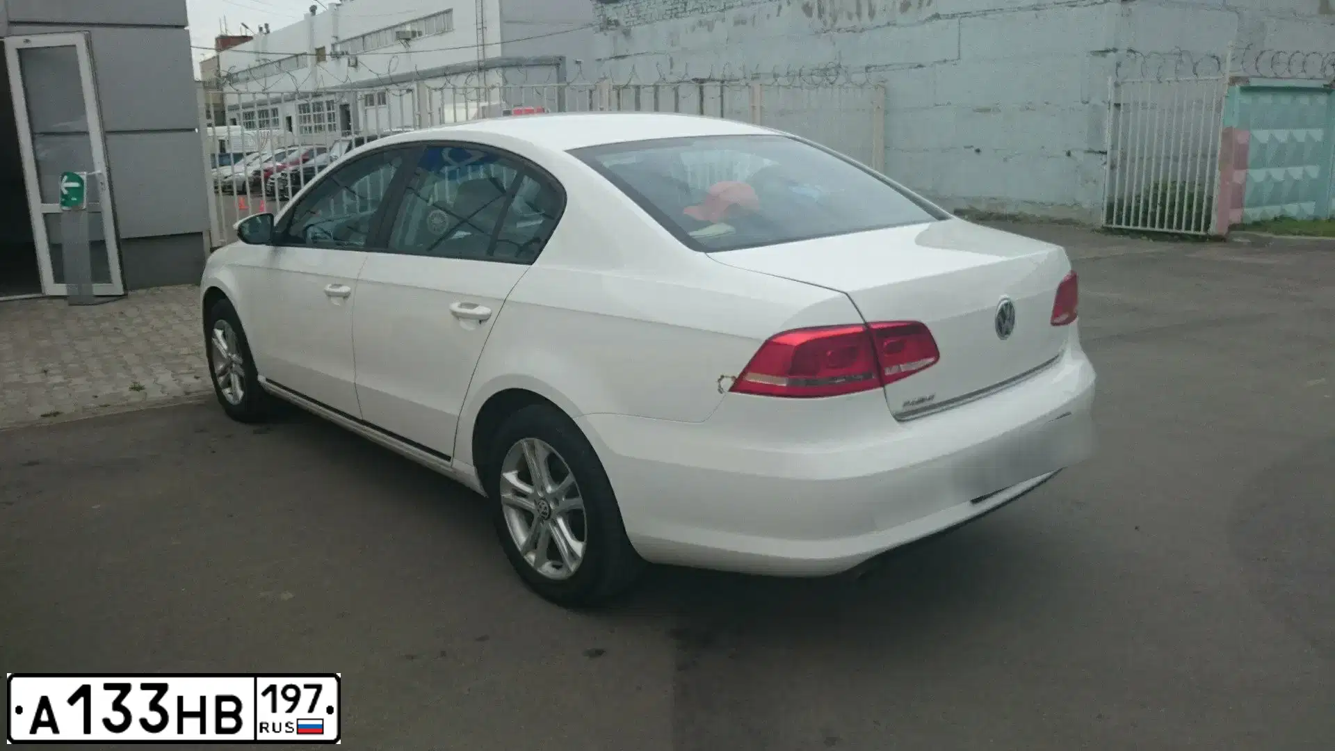 Фото автомобиля VOLKSWAGEN PASSAT, 2011 — госномер О655ТЕ40. Цвет: Белый
