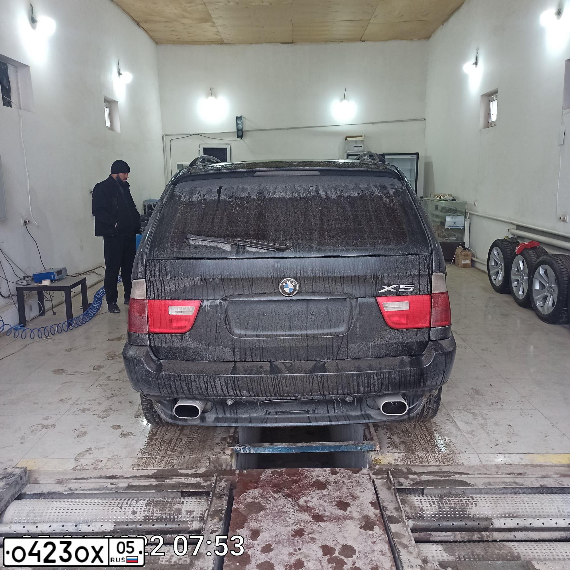 Фото автомобиля BMW X5, 2003 — госномер Т161КТ05. Цвет: ЧЕРНЫЙ