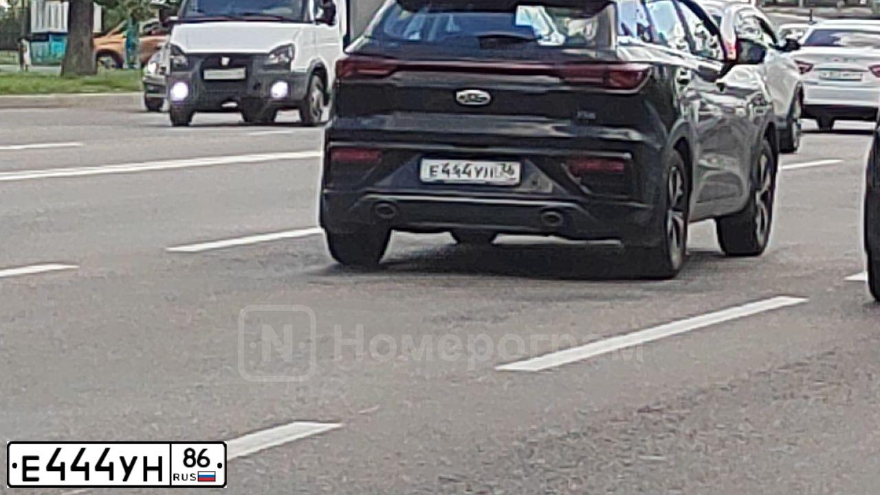Фото автомобиля VOLKSWAGEN TIGUAN, 2015 — госномер Е444УН86. Цвет: БЕЛЫЙ