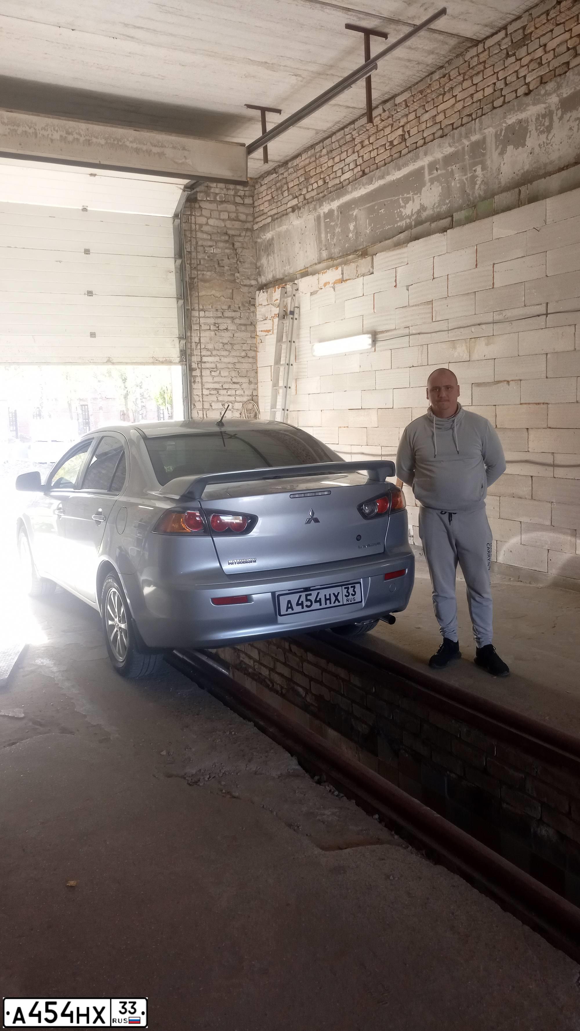 Фото автомобиля MITSUBISHI LANCER, 2012 — госномер А454НХ33. Цвет: СЕРЕБРИСТЫЙ