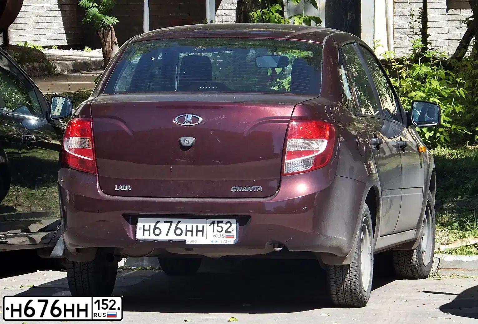 Фото автомобиля LADA 2190 GRANTA, 2014 — госномер Н676НН152. Цвет: ТЕМНО-ВИШНЕВЫЙ
