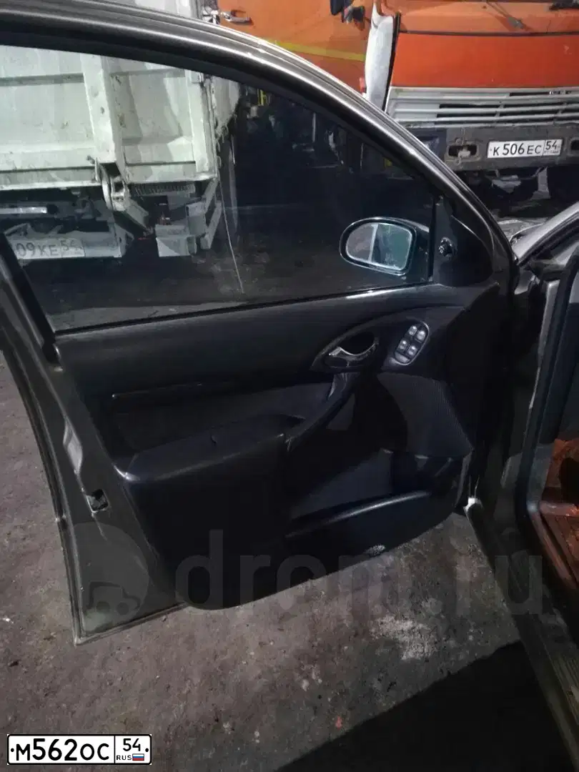Фото автомобиля FORD FOCUS, 2004 — госномер В282ВН17. Цвет: СЕРО ЗОЛОТИСТЫЙ