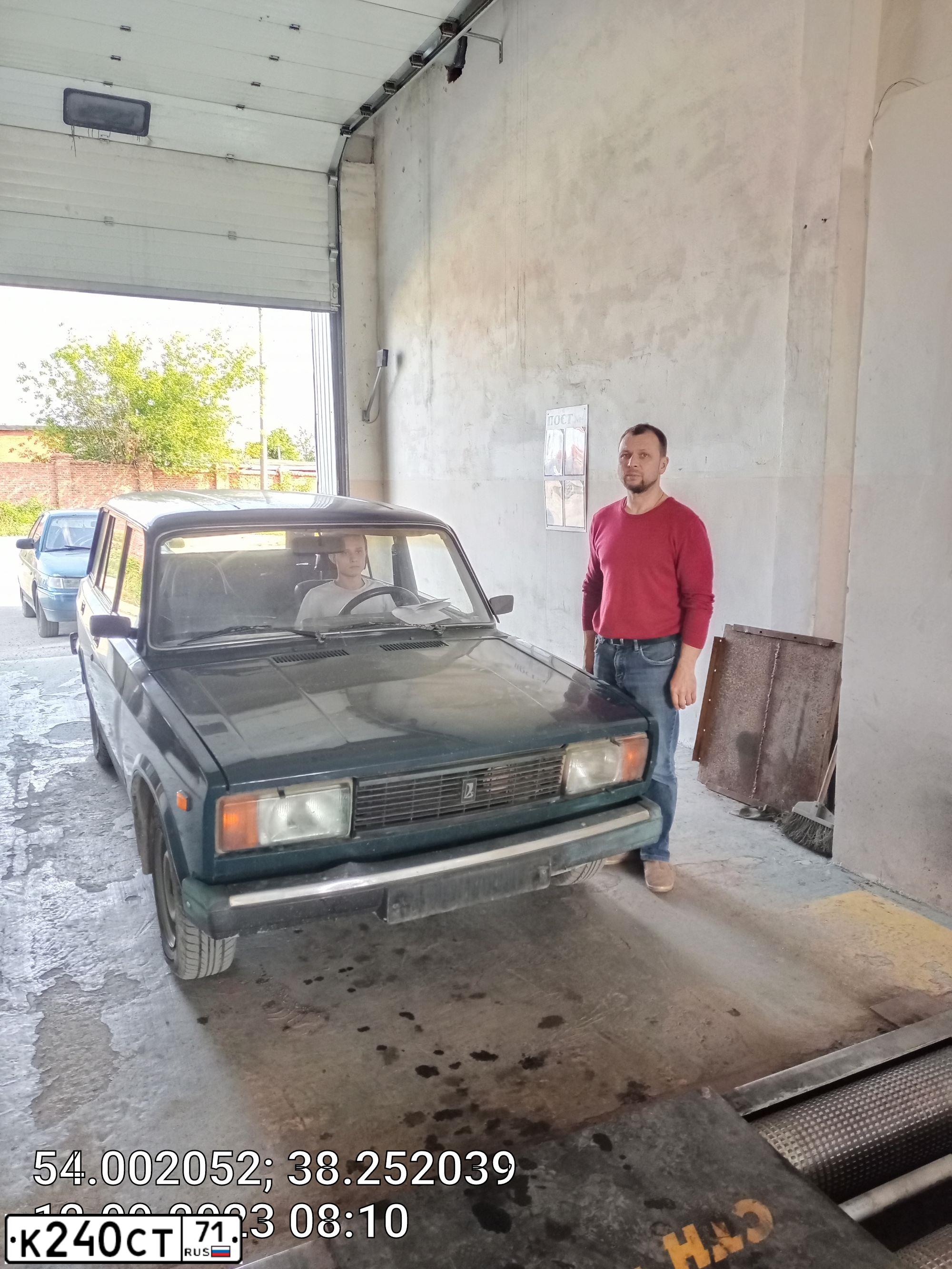 Фото автомобиля LADA 2104, 2009 — госномер Е813АВ550