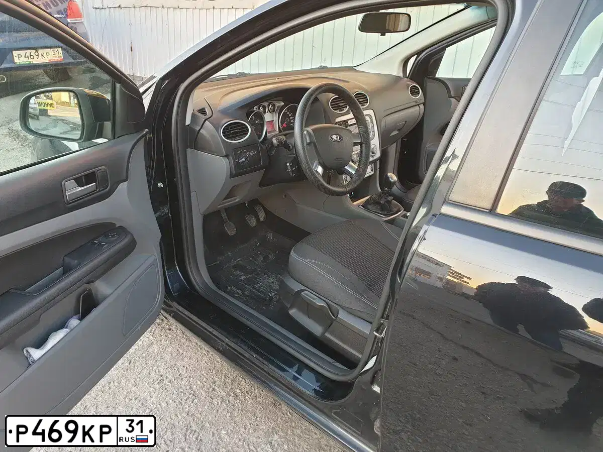 Фото автомобиля FIAT LINEA, 2011 — госномер Р469КР31. Цвет: ТЕМНО-СИНИЙ