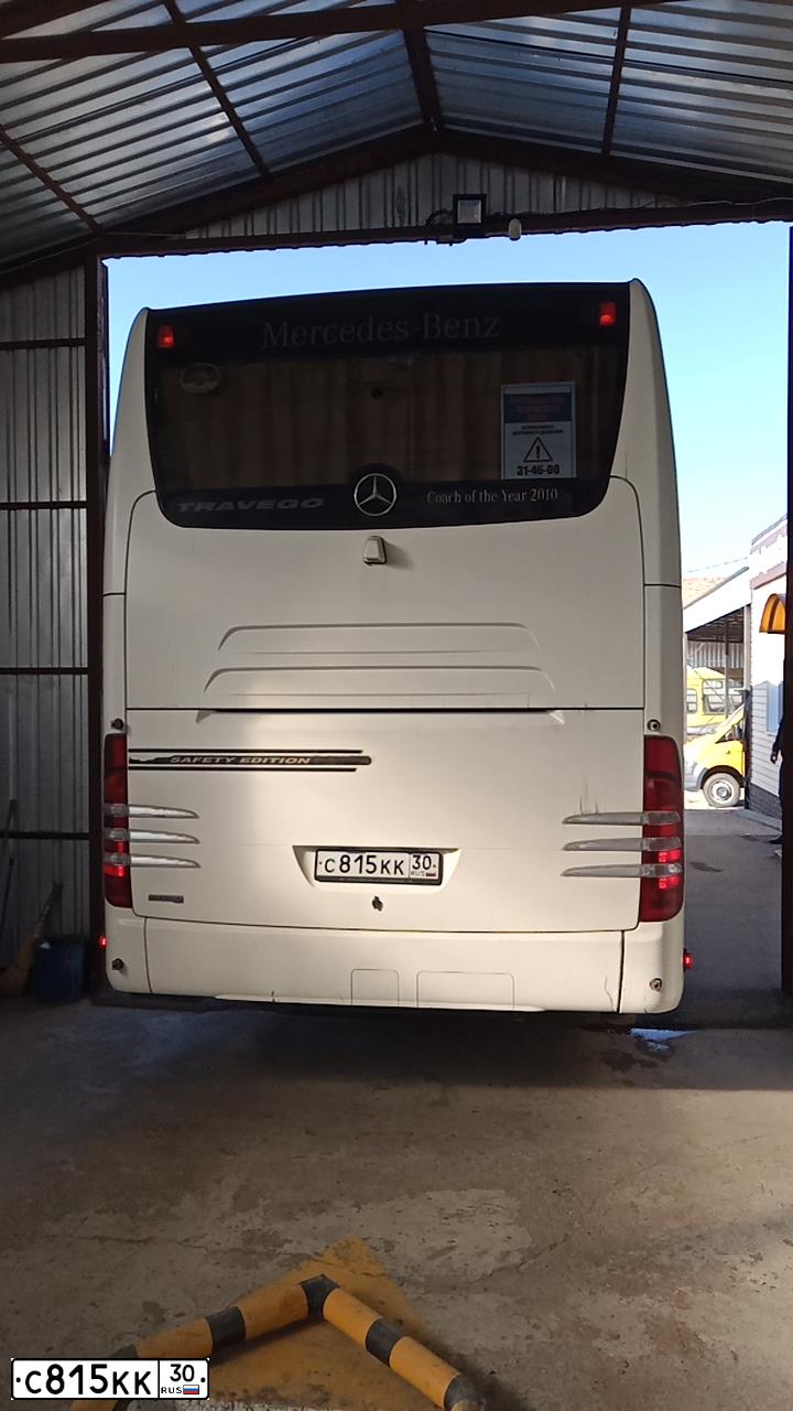 Фото автомобиля MERCEDES O 580 TRAVEGO, 2010 — госномер С815КК30. Цвет: Белый