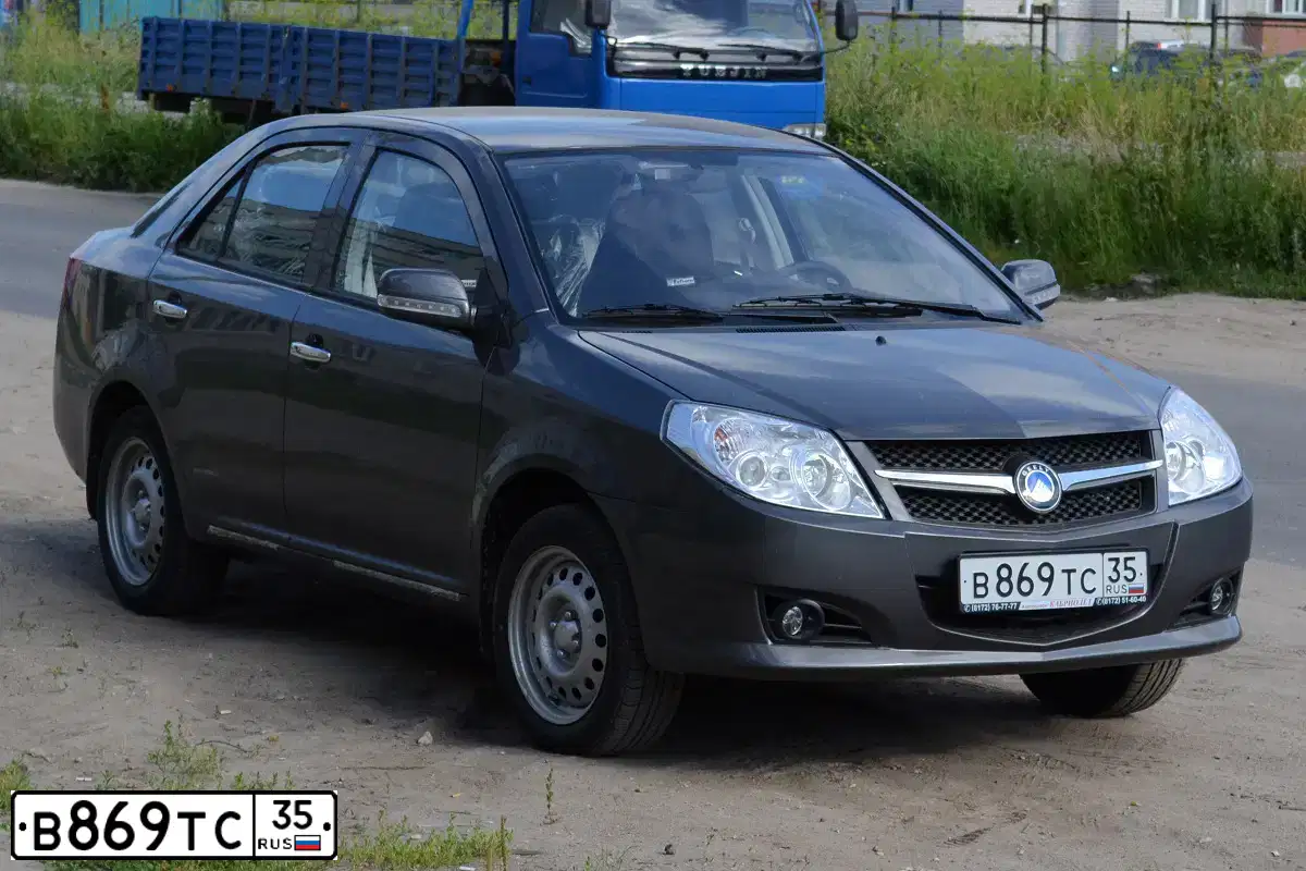 Фото автомобиля GEELY MK, 2012 — госномер Е578НС76. Цвет: СТАЛЬНОЙ (СЕРЫЙ)