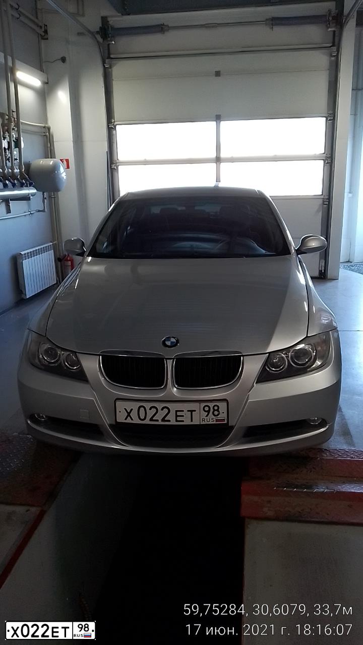 Фото автомобиля BMW SERIE 3, 2005 — госномер Х022ЕТ98. Цвет: Серебристый