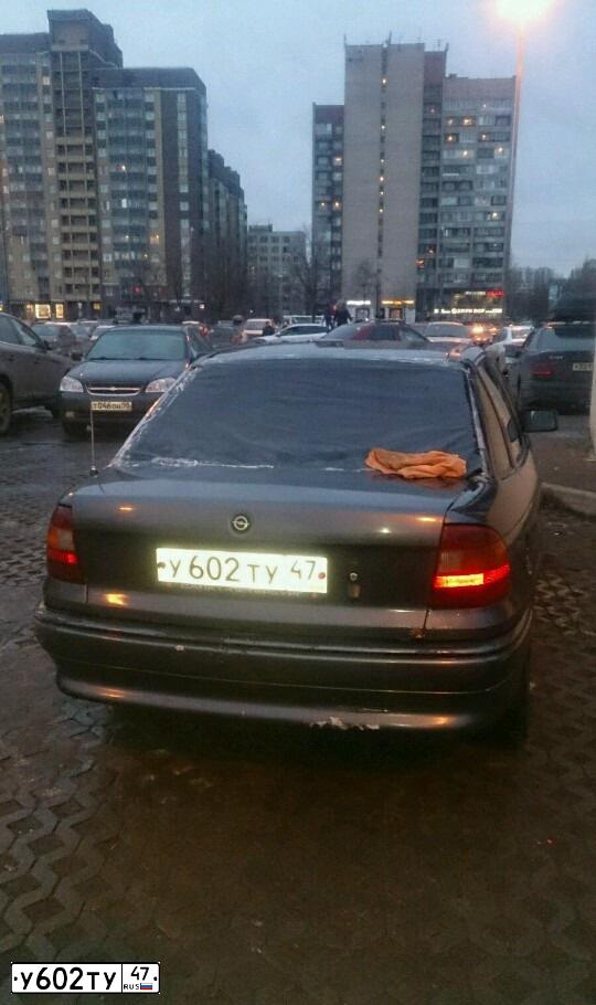 Фото автомобиля OPEL ASTRA, 1993 — госномер У602ТУ47. Цвет: ЧЕРНЫЙ