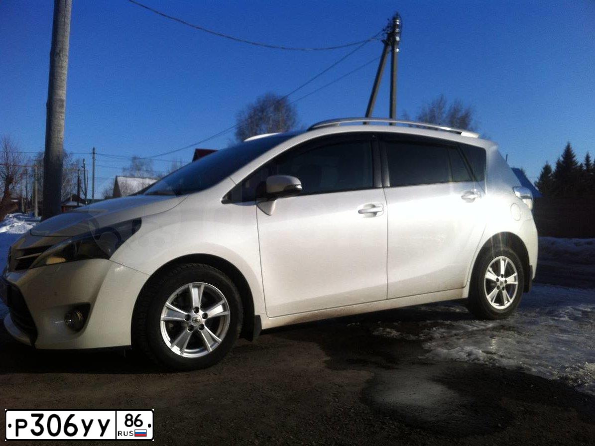 Фото автомобиля TOYOTA VERSO, 2013 — госномер А228АА86. Цвет: БЕЛЫЙ