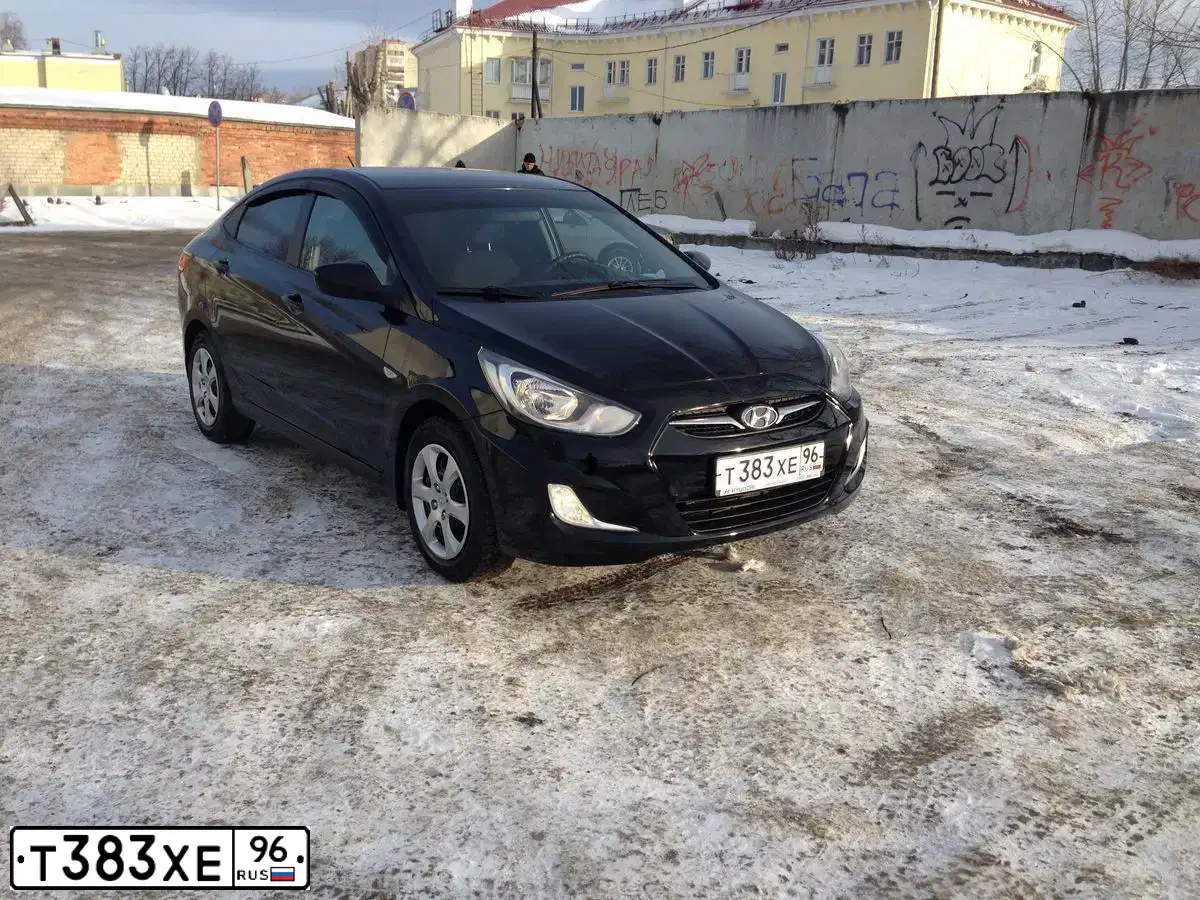 Фото автомобиля HYUNDAI SOLARIS, 2012 — госномер Т444УС96. Цвет: ЧЕРНЫЙ