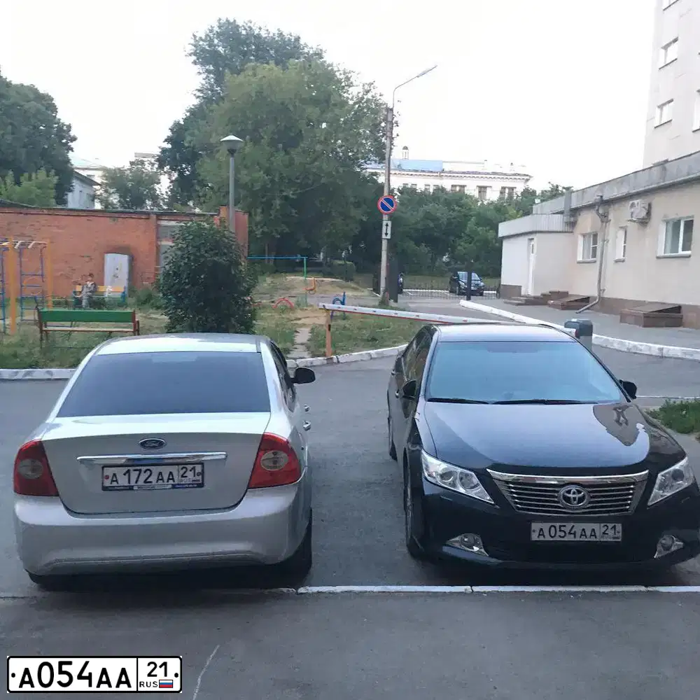 Фото автомобиля TOYOTA CAMRY, 2012 — госномер А054АА21. Цвет: ТЕМНО-СЕРЫЙ