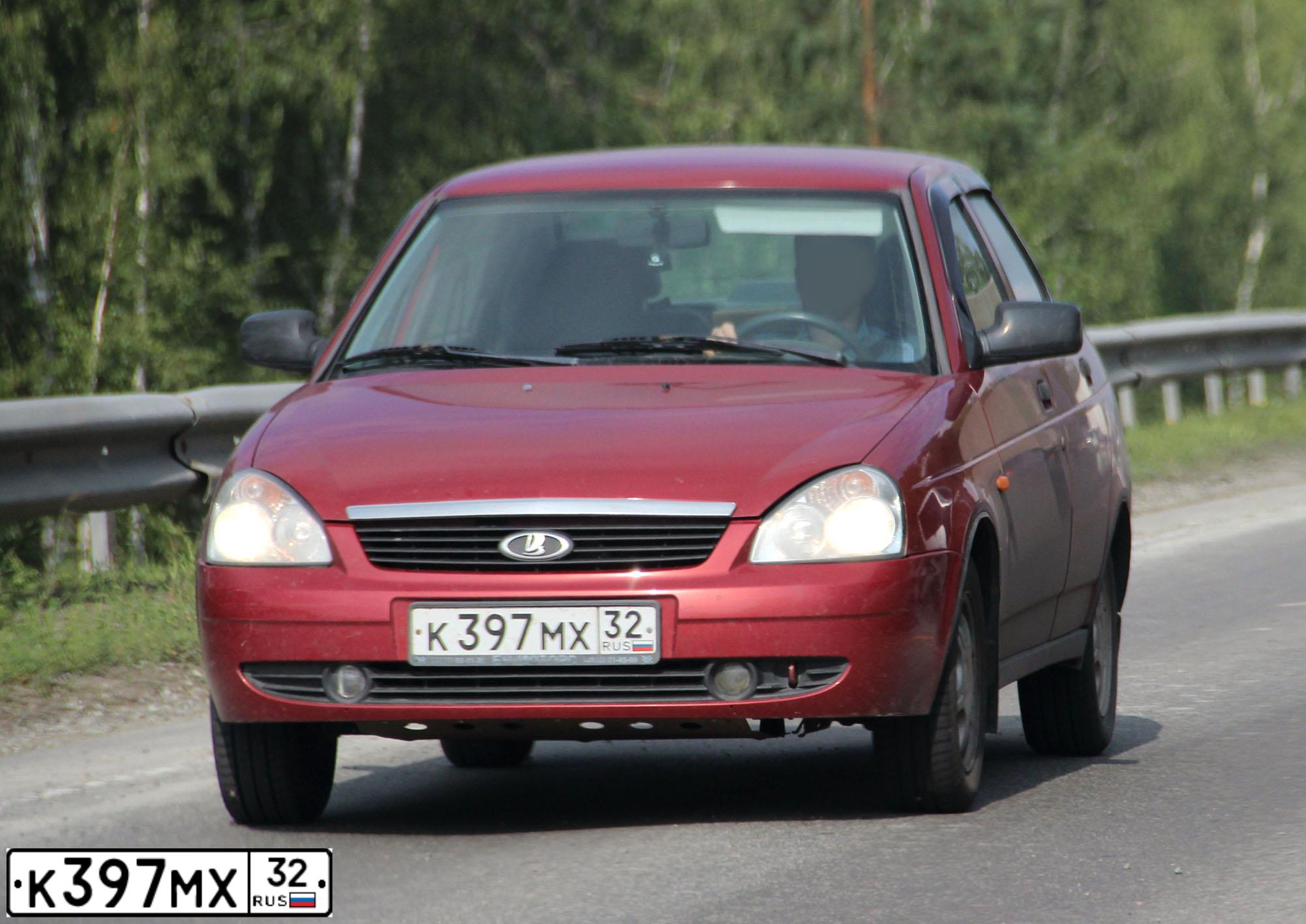 Фото автомобиля LADA 2170 PRIORA, 2009 — госномер Р565ОУ32. Цвет: ЗОЛОТИСТО-КРАСНЫЙ