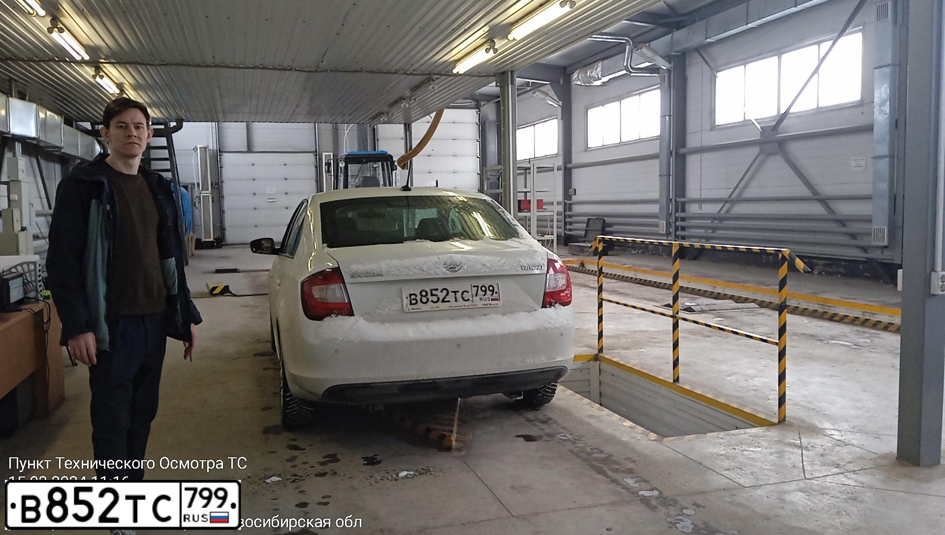 Фото автомобиля SKODA RAPID, 2019 — госномер В852ТС799. Цвет: Белый