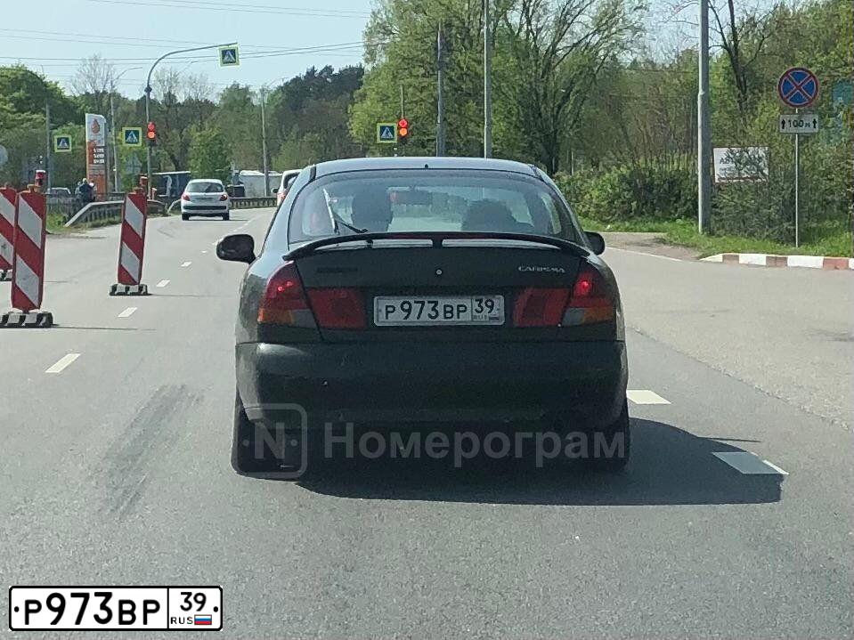 Фото автомобиля MITSUBISHI CARISMA, 1995 — госномер Р973ВР39. Цвет: ЗЕЛЕНЫЙ