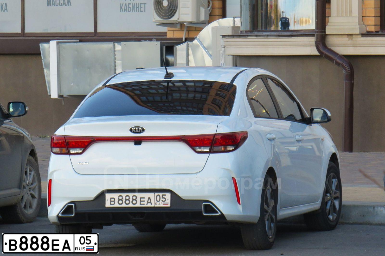 Фото автомобиля LADA 2114 SAMARA, 2008 — госномер В888ЕА05. Цвет: Темно-зеленый