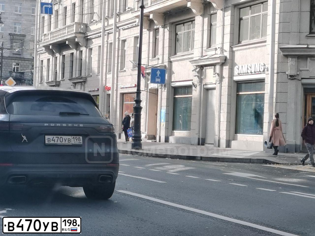 Фото автомобиля PORSCHE CAYENNE, 2019 — госномер К262УО147. Цвет: ЧЕРНЫЙ