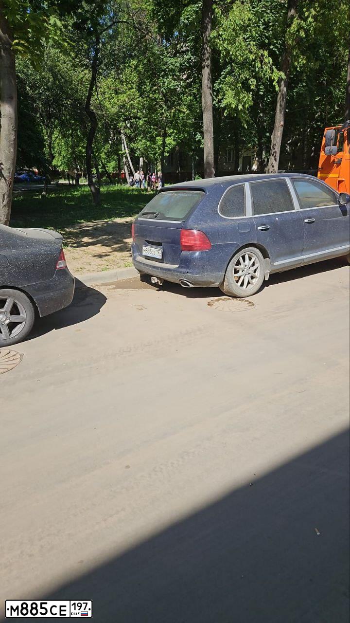 Фото автомобиля RENAULT LOGAN, 2011 — госномер М885СЕ197. Цвет: ТЕМНО-СЕРЫЙ