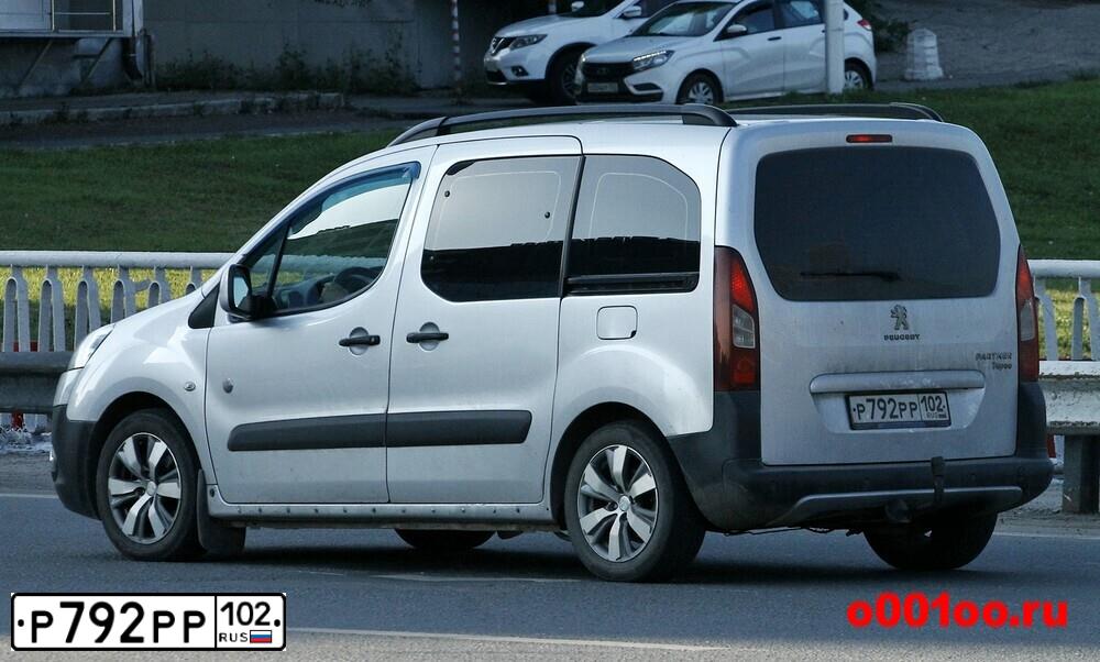 Фото автомобиля PEUGEOT PARTNER, 2014 — госномер Р792РР102. Цвет: Серебристый