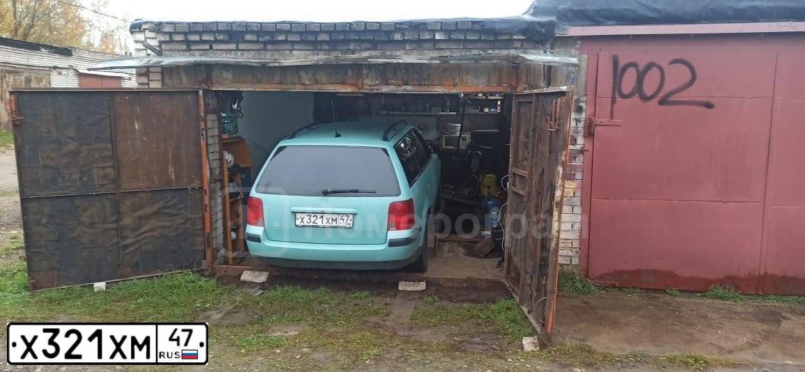 Фото автомобиля VOLKSWAGEN PASSAT, 1999 — госномер Х321ХМ47. Цвет: СВЕТЛО-ЗЕЛЕНЫЙ