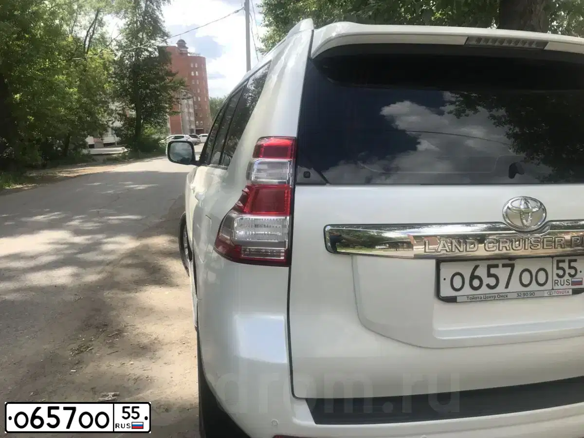 Фото автомобиля TOYOTA LANDCRUISER, 2014 — госномер О657ОО55. Цвет: Белый