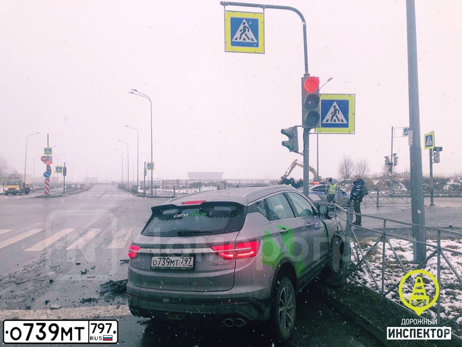 Фото автомобиля GEELY COOLRAY — госномер О739МТ797. Цвет: СЕРЕБРИСТЫЙ