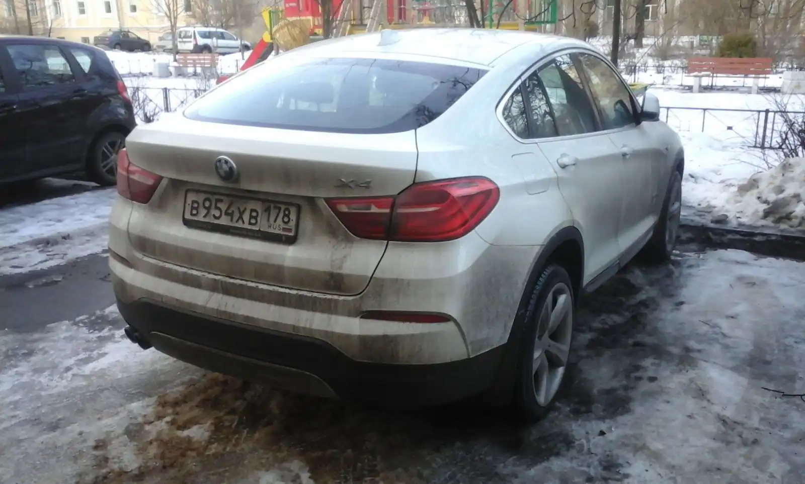 Фото автомобиля BMW X4, 2015 — госномер М895ВУ198. Цвет: Белый