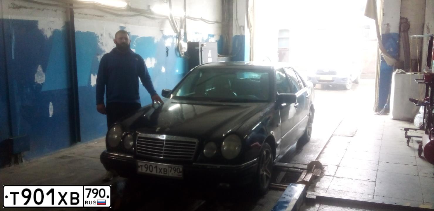 Фото автомобиля MERCEDES-BENZ E320, 1999 — госномер Т659ТЕ196. Цвет: ЧЕРНЫЙ