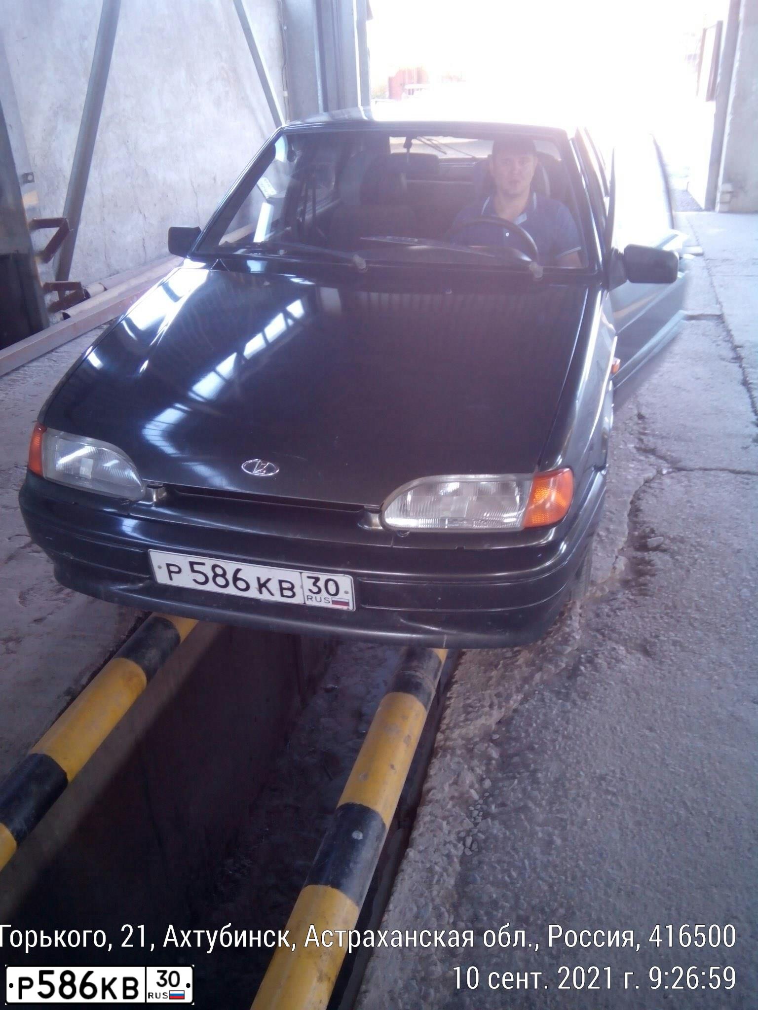 Фото автомобиля LADA 2114 SAMARA, 2006 — госномер М880ТН134. Цвет: Темно-зеленый