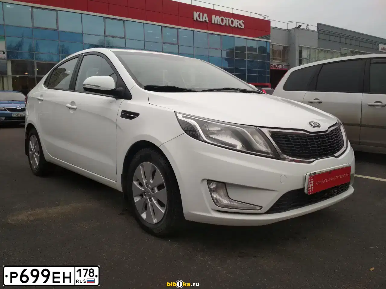 Фото автомобиля KIA RIO, 2014 — госномер Р699ЕН178. Цвет: Белый
