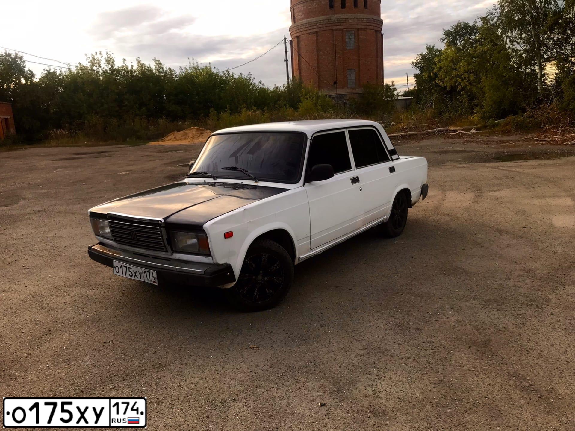 Фото автомобиля LADA 2107 LADA, 2005 — госномер Р545КХ774. Цвет: ЯРКО-БЕЛЫЙ