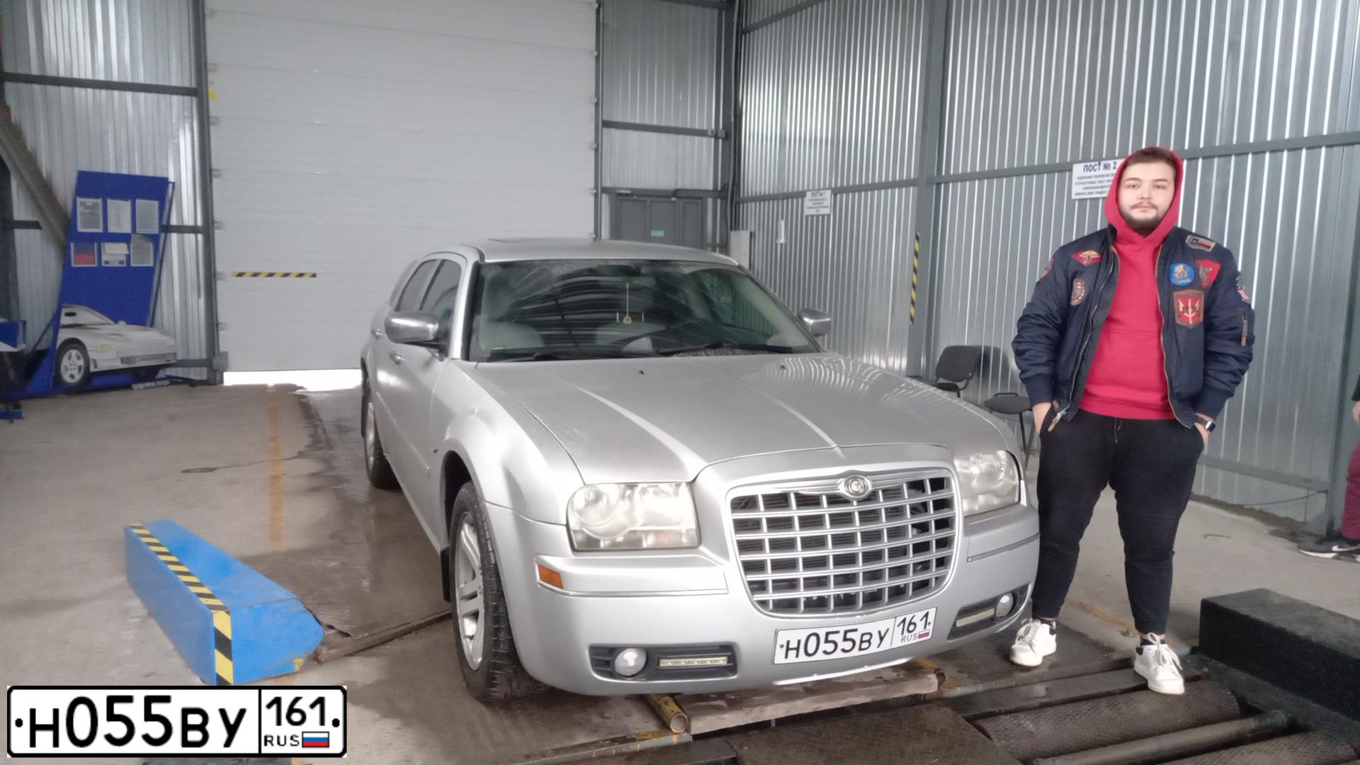 Фото автомобиля DODGE MAGNUM, 2005 — госномер С584ТТ193. Цвет: серебристый