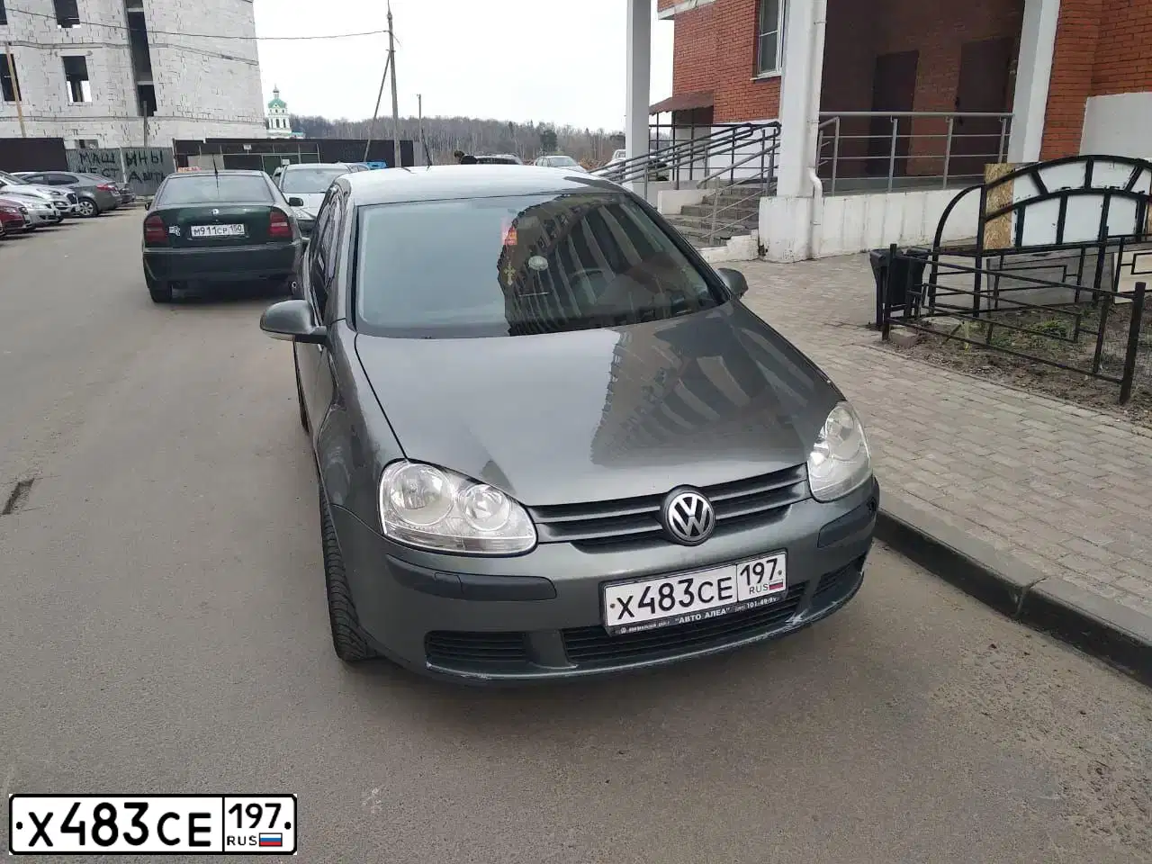 Фото автомобиля VOLKSWAGEN GOLF, 2005 — госномер О252КН790. Цвет: СЕРО-ЗЕЛЕНЫЙ