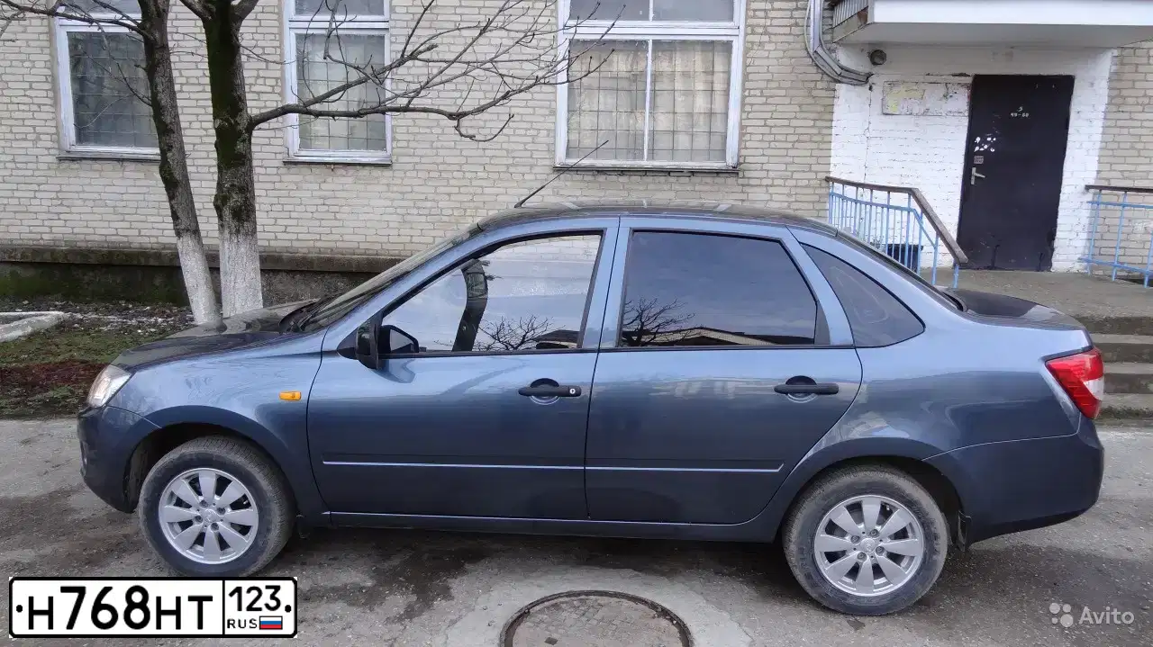 Фото автомобиля LADA 2190 GRANTA, 2014 — госномер Н768НТ123. Цвет: СЕРО-СИНИЙ