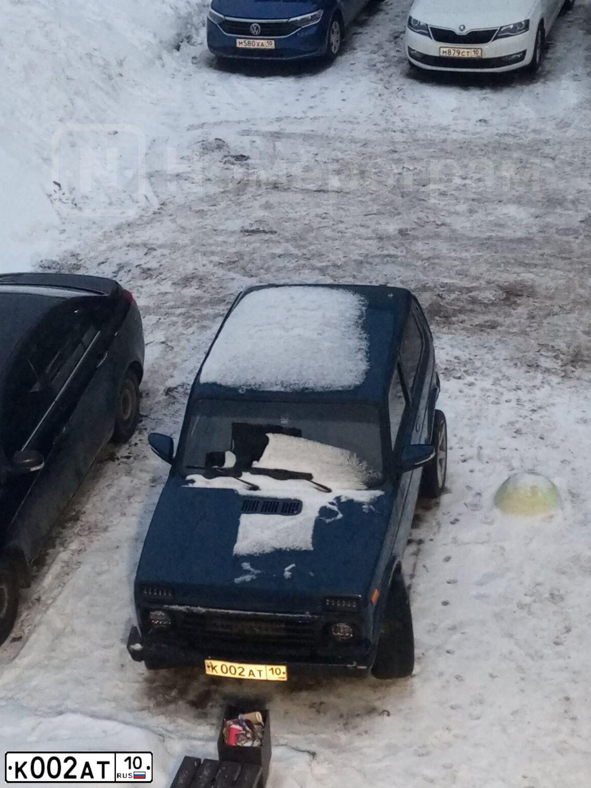 Фото автомобиля GAZ 3110 WOLGA, 2000 — госномер К002АТ10. Цвет: МУРЕНА