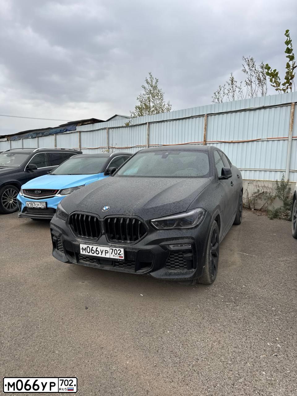 Фото автомобиля BMW X6 XDRIVE30D, 2021 — госномер М066УР702. Цвет: ЧЕРНЫЙ