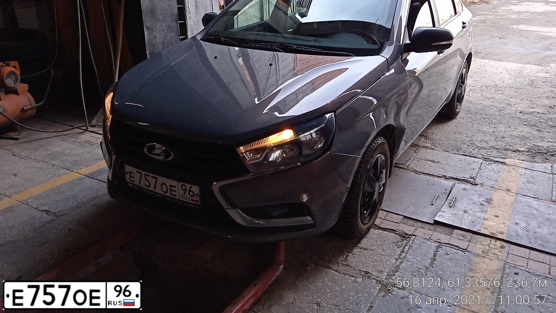Фото автомобиля RENAULT LOGAN, 2006 — госномер Е757ОЕ96. Цвет: СИНИЙ