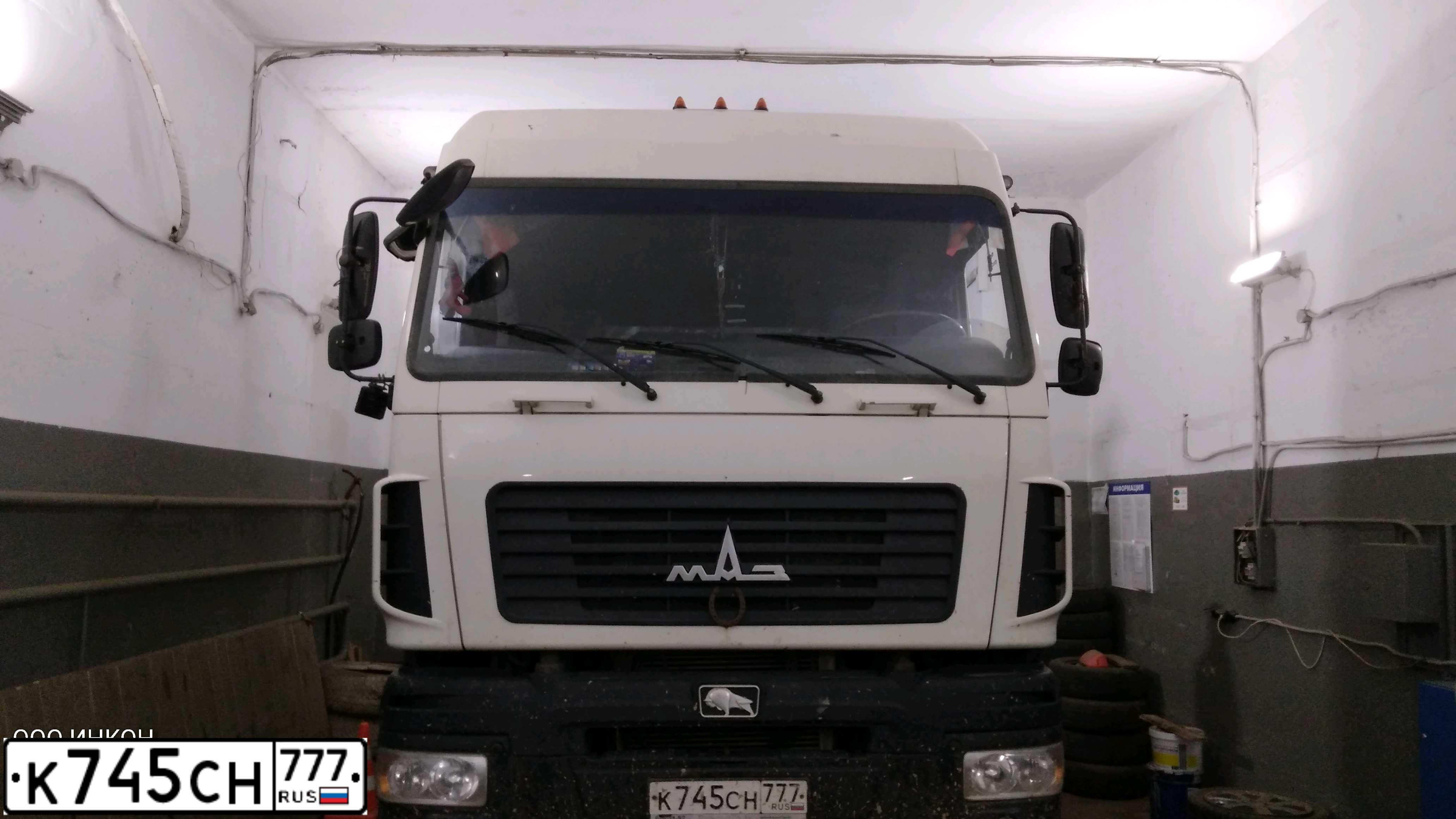 Фото автомобиля MAZ MAN MAZ-MAN 6312 /6X4/, 2017 — госномер К745СН777. Цвет: БЕЛЫЙ