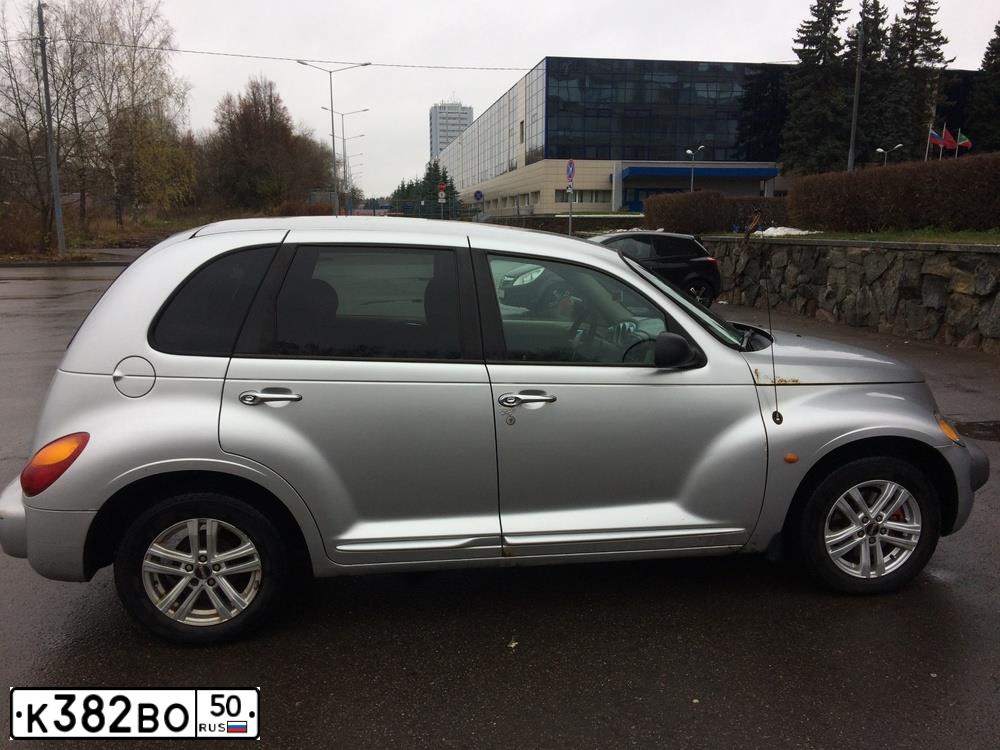 Фото автомобиля CHRYSLER PT CRUISER, 2002 — госномер К382ВО50. Цвет: Серебристый