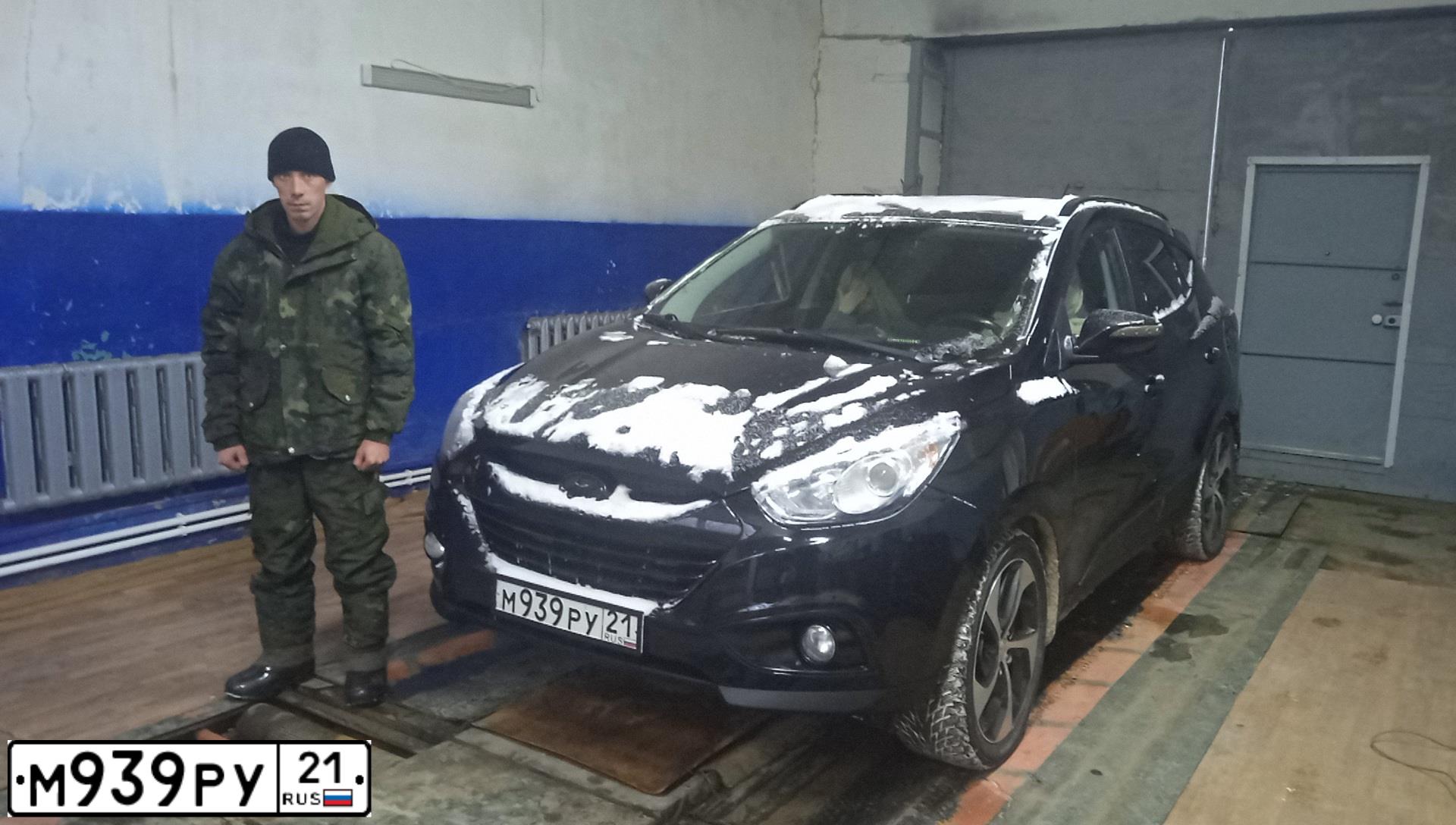 Фото автомобиля HYUNDAI IX35, 2011 — госномер М939РУ21. Цвет: ЧЕРНЫЙ