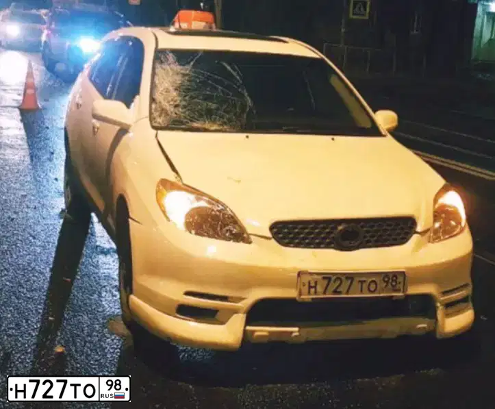 Фото автомобиля TOYOTA MATRIX, 2004 — госномер Н727ТО98. Цвет: БЕЛЫЙ