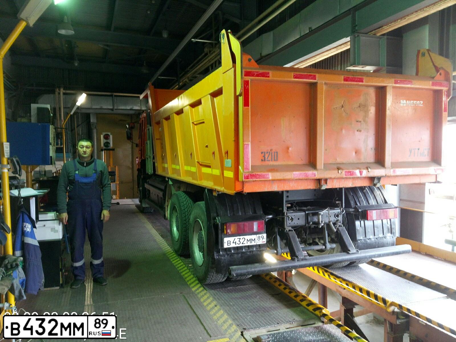 Фото автомобиля KAMAZ 6520, 2017 — госномер В432ММ89. Цвет: Оранжевый RAL 2009