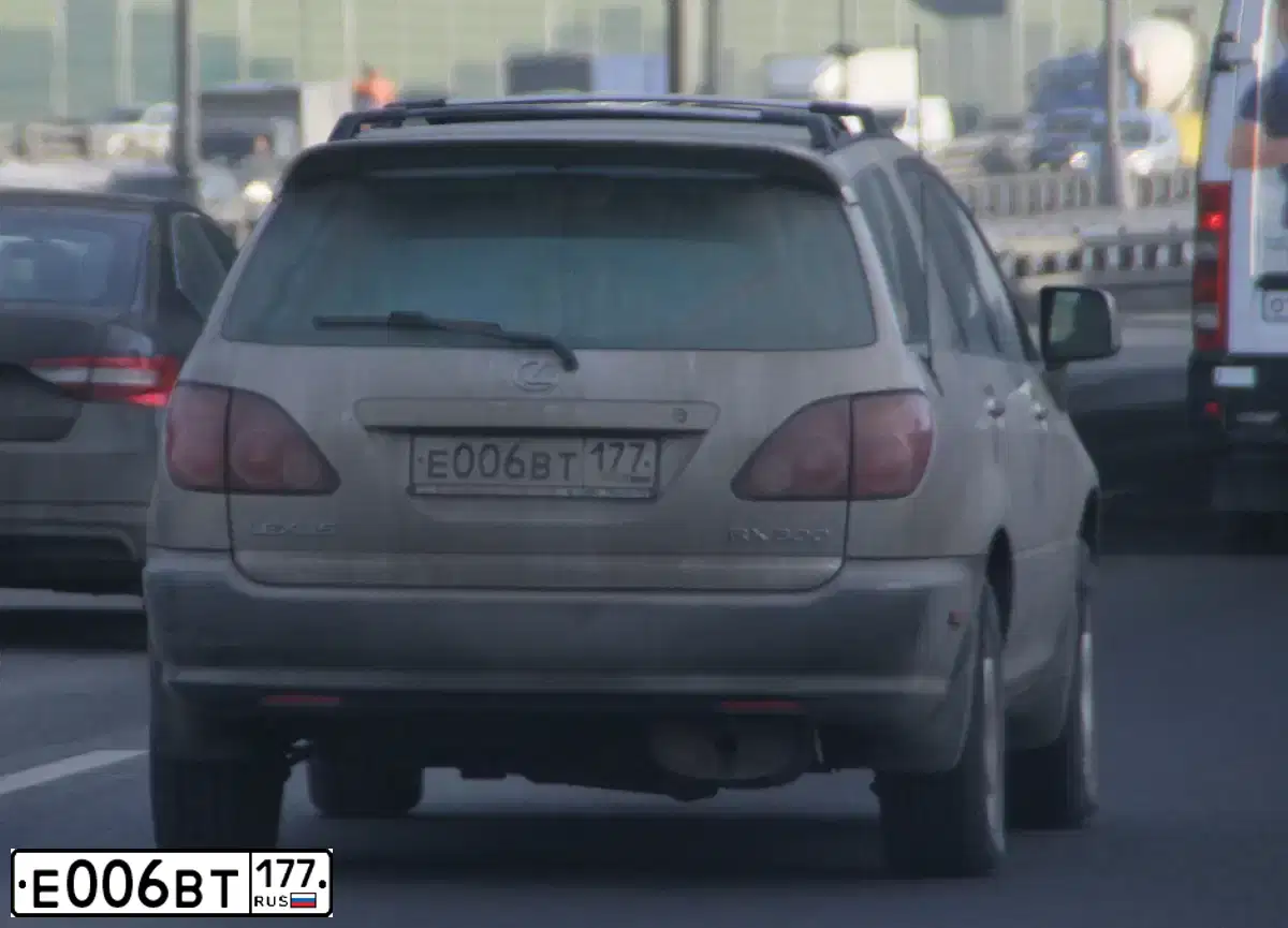 Фото автомобиля LEXUS RX, 2000 — госномер Р088ХА799. Цвет: ЗОЛОТИСТЫЙ