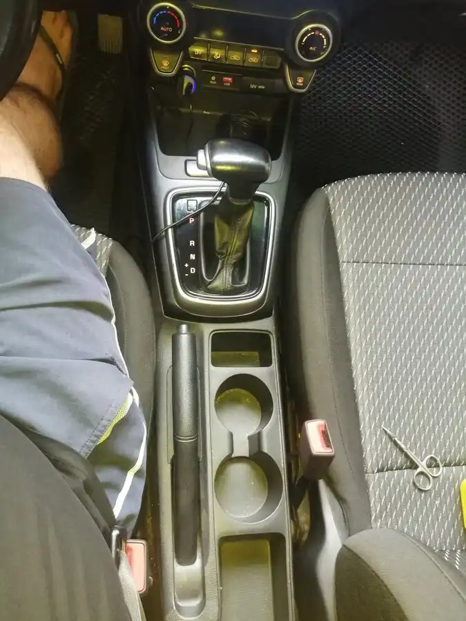 Фото автомобиля KIA RIO, 2017 — госномер М386СР95. Цвет: Серебристый