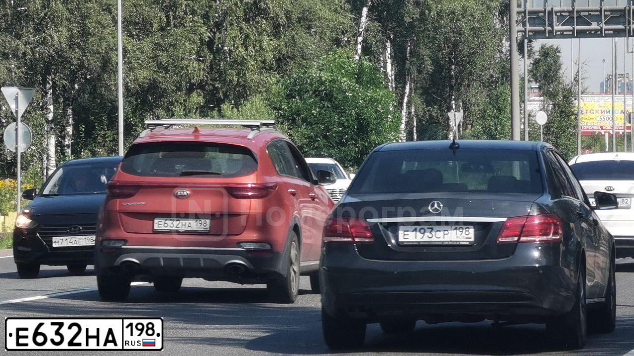 Фото автомобиля KIA SPORTAGE, 2019 — госномер Е632НА198. Цвет: ОРАНЖЕВЫЙ