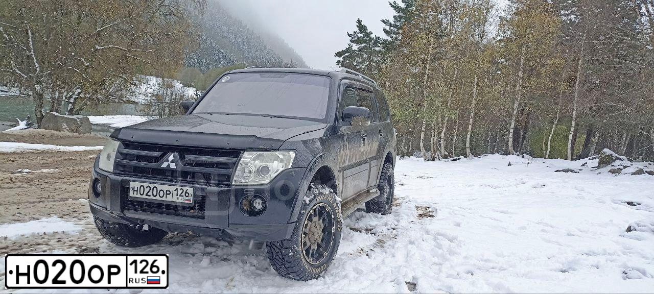 Фото автомобиля MITSUBISHI PAJERO, 2007 — госномер Н020ОР126. Цвет: ЧЕРНЫЙ