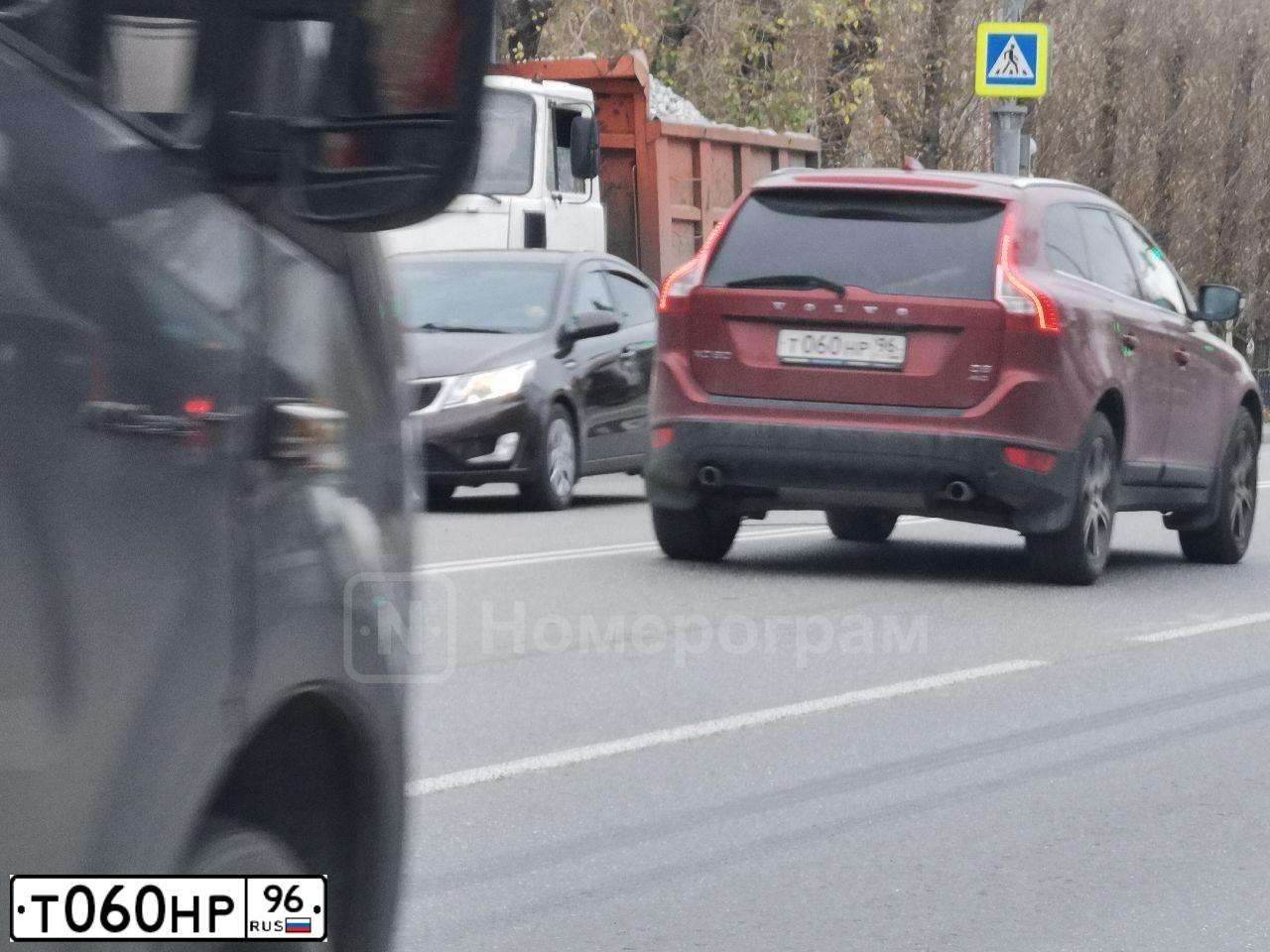 Фото автомобиля VOLVO XC60, 2011 — госномер Т060НР96. Цвет: КРАСНЫЙ
