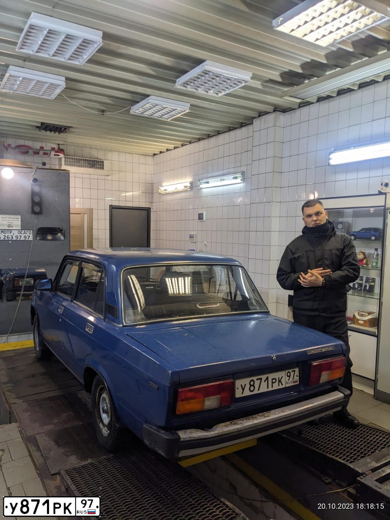 Фото автомобиля LADA 2105, 2004 — госномер У856ХМ05. Цвет: сине-зеленый